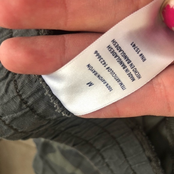 Splendid Camouflage Pants Size Medium - Picture 5 of 5